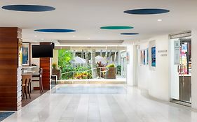 Courtyard By Marriott Waikiki Beach